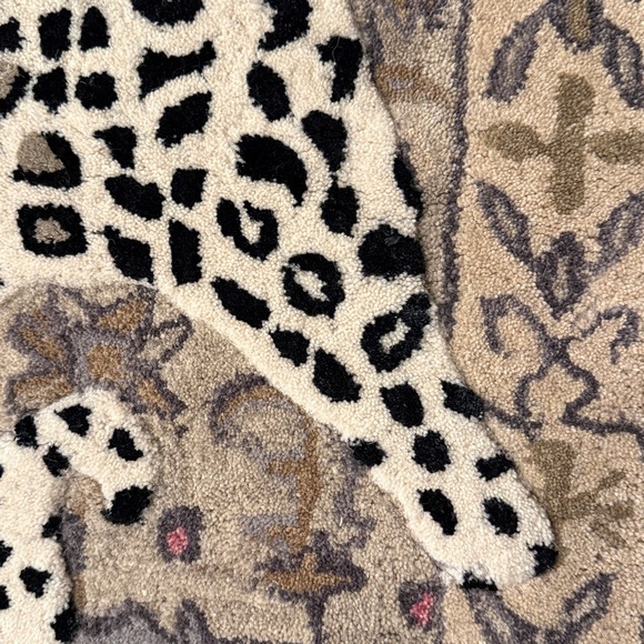 Octavia Wool Tufted Leopard Rug - Picture 9 of 13